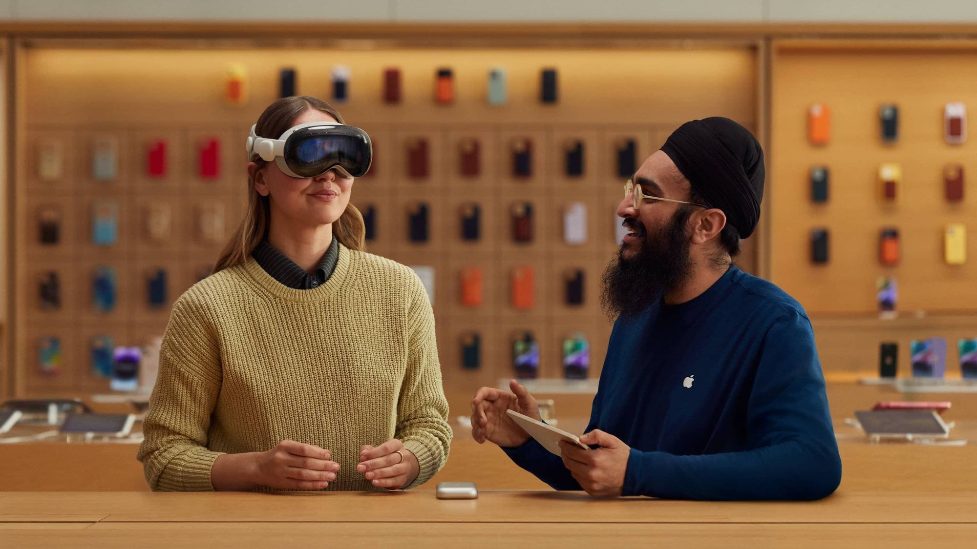 Apple Vision Pro em teste numa loja da Apple