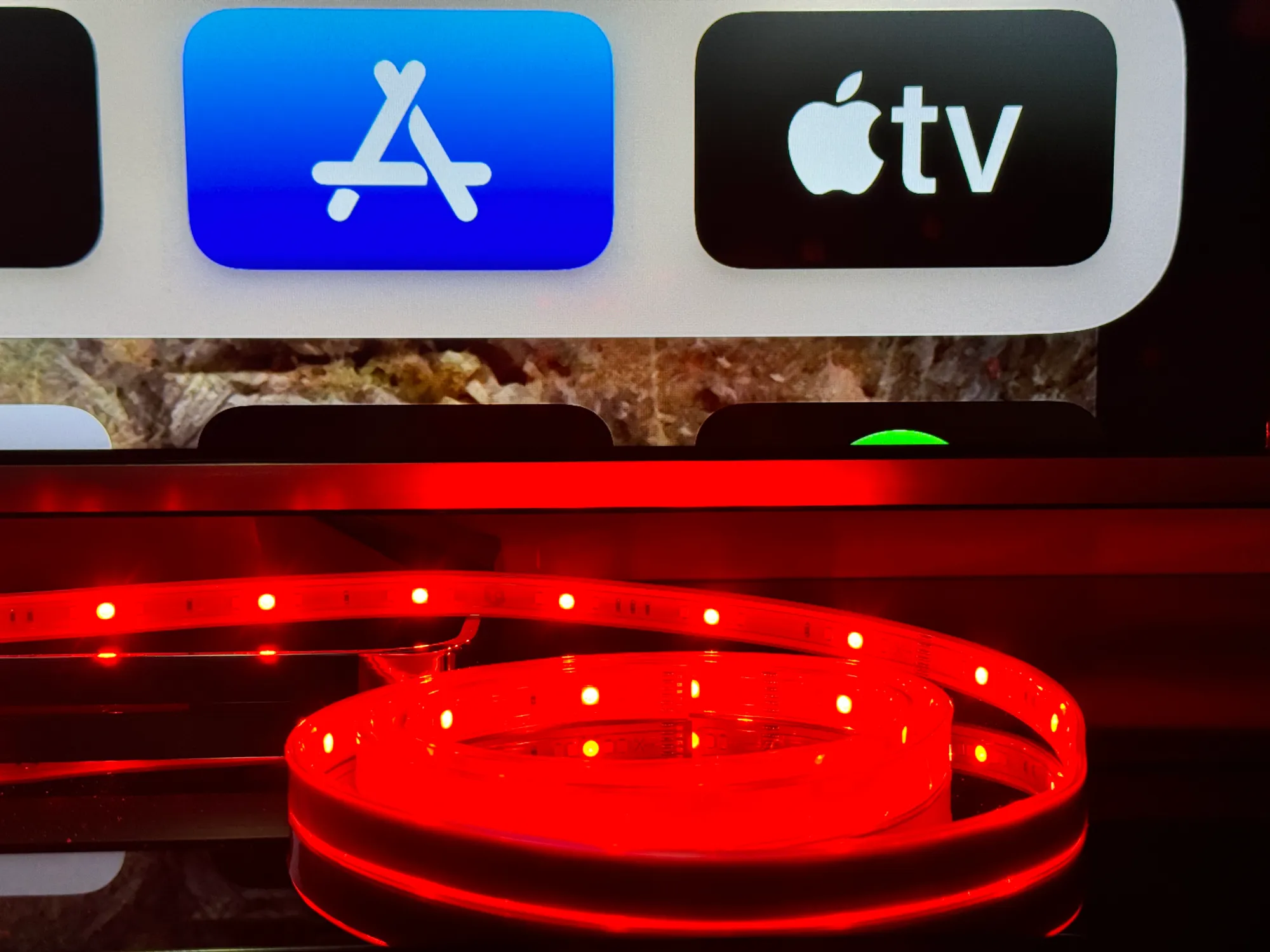 As fitas LED inteligentes Nanoleaf Essentials Matter podem ser utilizadas em qualquer cenário da casa.