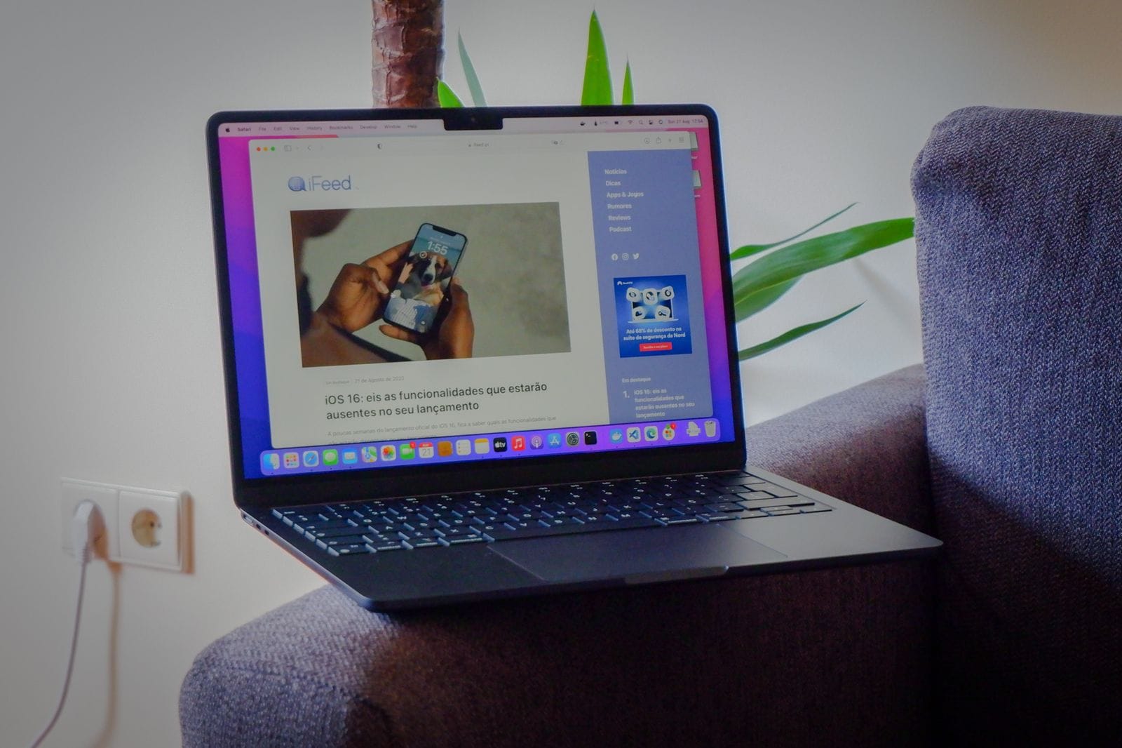 O MacBook Air M2 de 2022 é leve e prático de utilizar em qualquer lugar