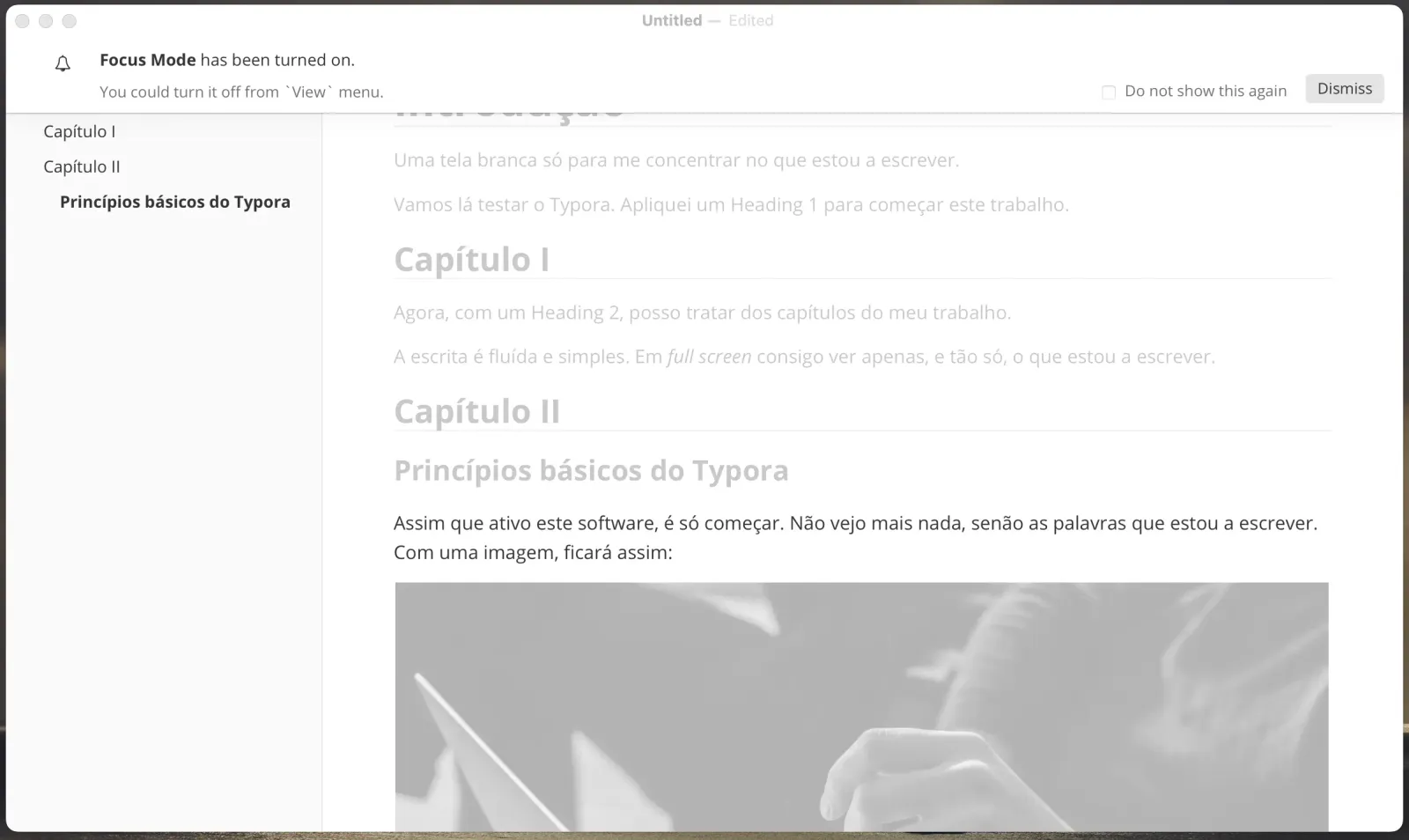 Modo de concentração. Texto esbatido, exceto o que está a ser escrito.