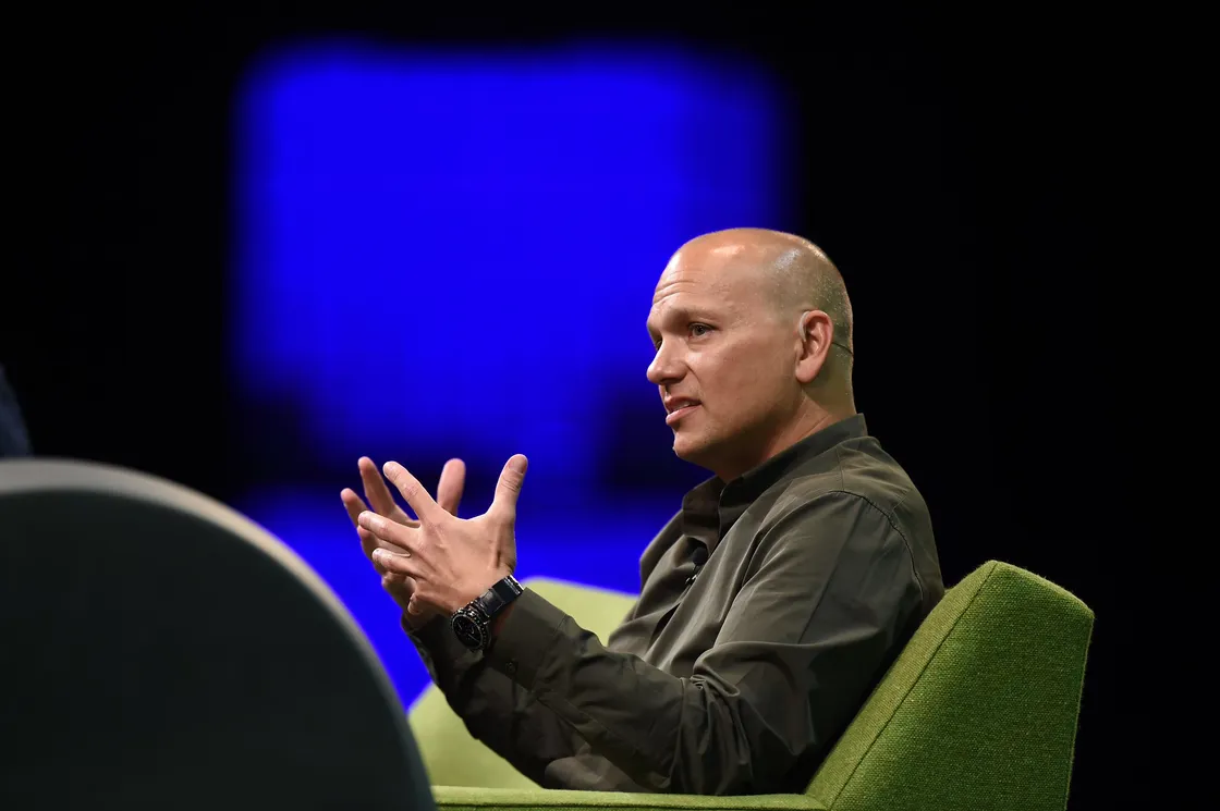 Tony Fadell critica estratégia de AI da Apple e lamenta abandono do carro elétrico