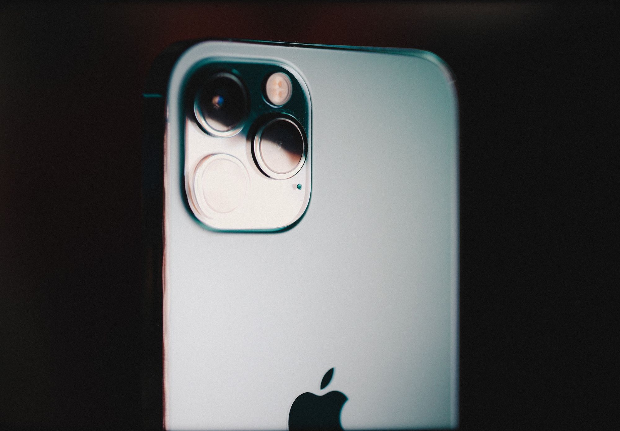 Apple lança iOS 14.2.1 com correções importantes para os iPhones 12
