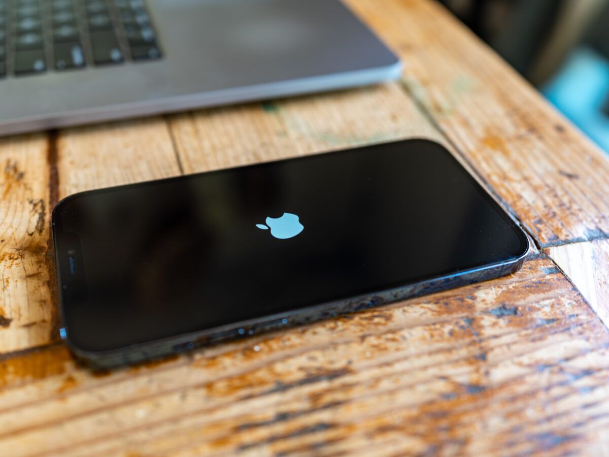 Apple disponibiliza iOS 14.7.1 e mais updates com correções de bugs