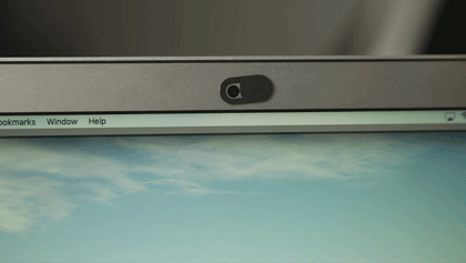 Tapar a câmara dos MacBooks pode danificar o computador, avisa Apple