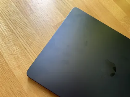 Novo MacBook Air M3 - Diz adeus às dedadas!