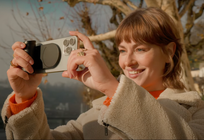 Transforma o teu iPhone numa máquina fotográfica Leica com o novo LUX Grip