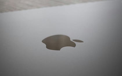 Logótipo da Apple vai voltar a mudar de sítio nos novos iPhones