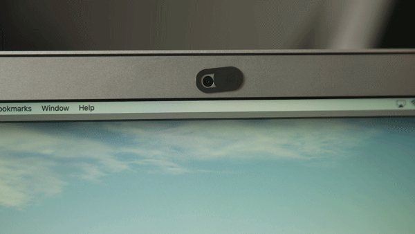 Tapar a câmara dos MacBooks pode danificar o computador, avisa Apple