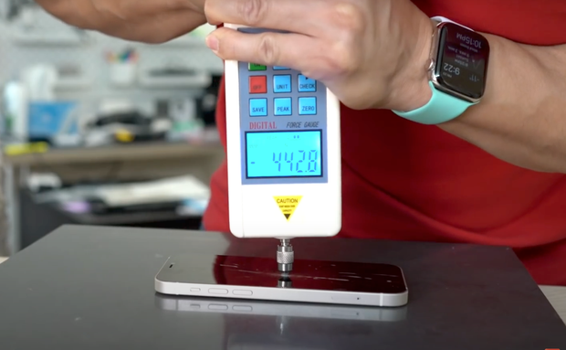 Testes mostram que o ecrã do iPhone 12 é mais resistente que o do iPhone 11