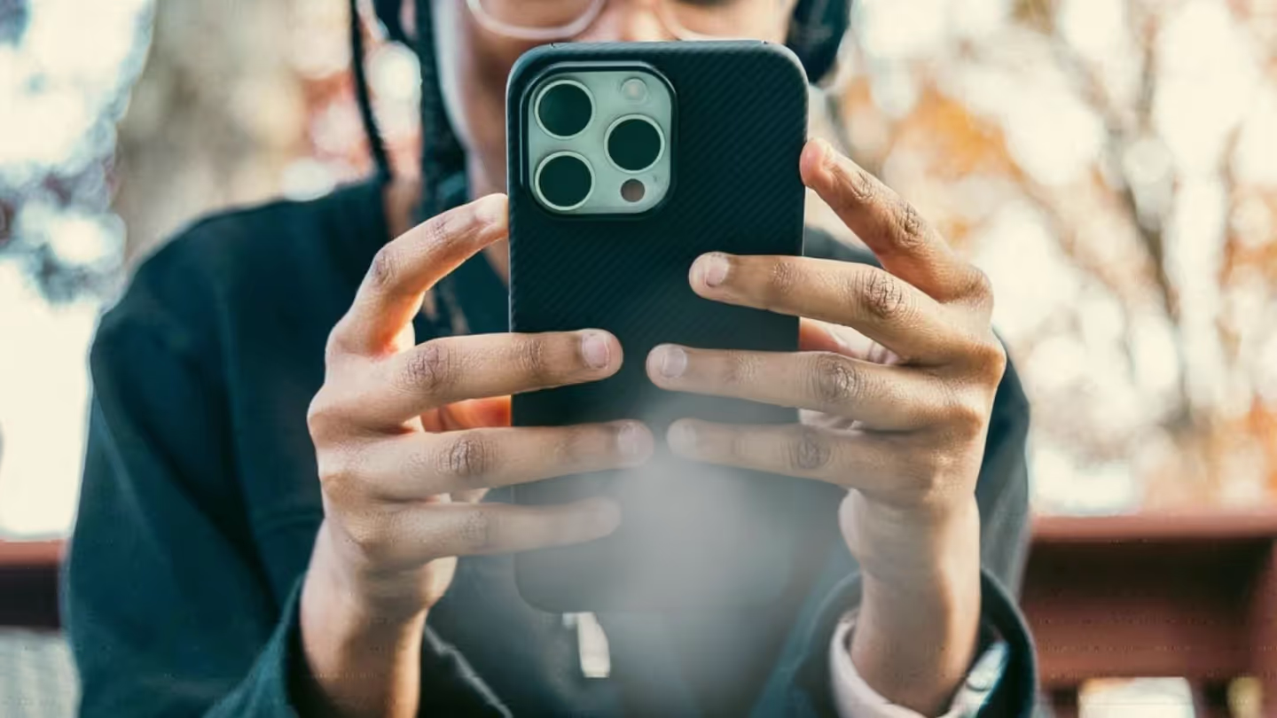 Quanta memória RAM tem cada um dos modelos de iPhone?