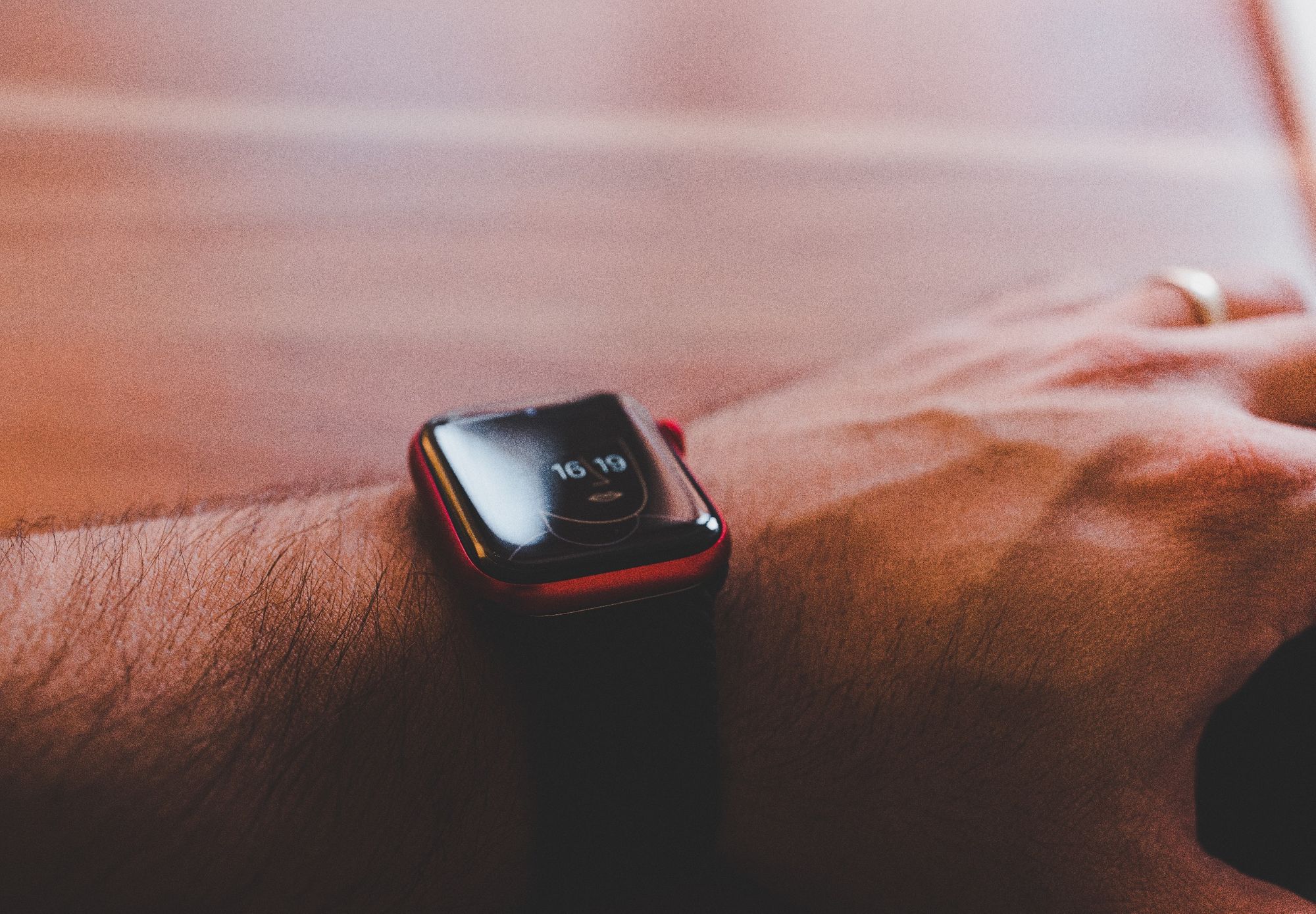 Como alterar automaticamente o mostrador do Apple Watch